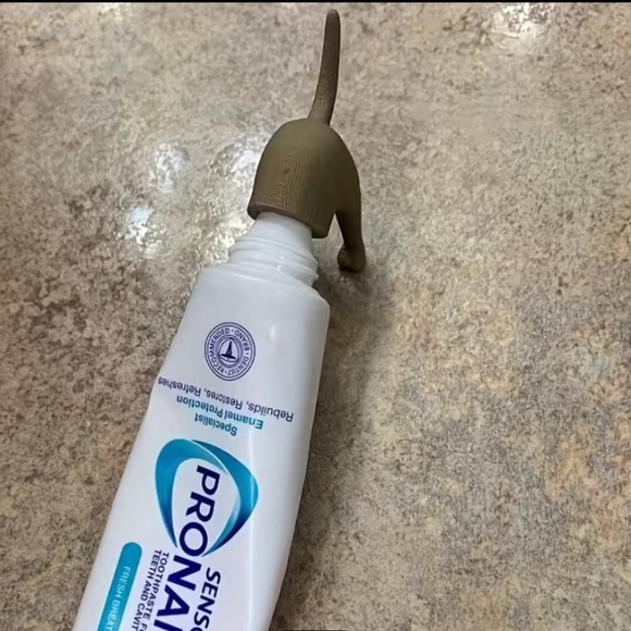 NWT 1pc Poop Dog Butt Toothpaste Caps - Picture 6 of 10